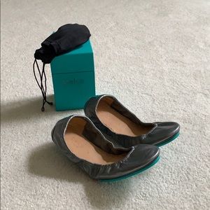 Tieks flats